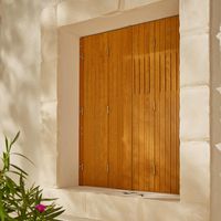 Persienne pliante en pin à lasurer sur mesure Nancy - Fenêtres